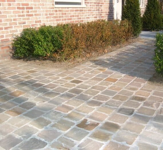 150 Patio Pack 40mm Calibrated Raj Blend Sandstone Cobbles Setts 12.30m2